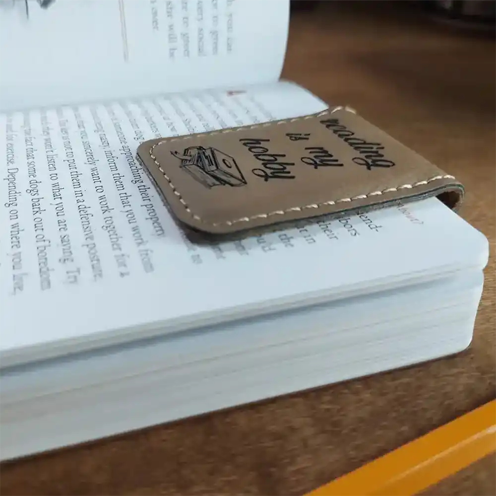 Magnetic bookmark with engraved design