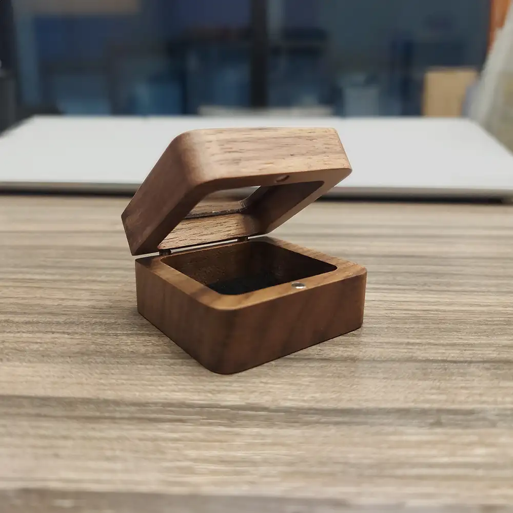 Luxury walnut ring box